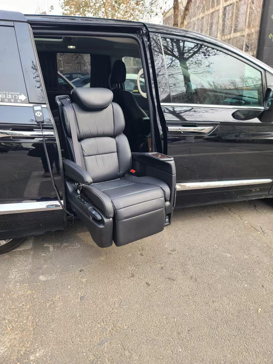 電動旋轉(zhuǎn)升降福祉座椅（ SUV+商務車）